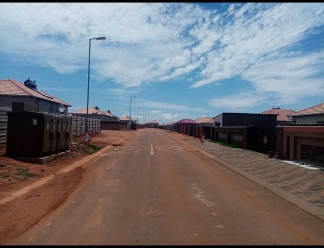 3 BEDROOM HOUSE FOR SALE IN WESTONARIA